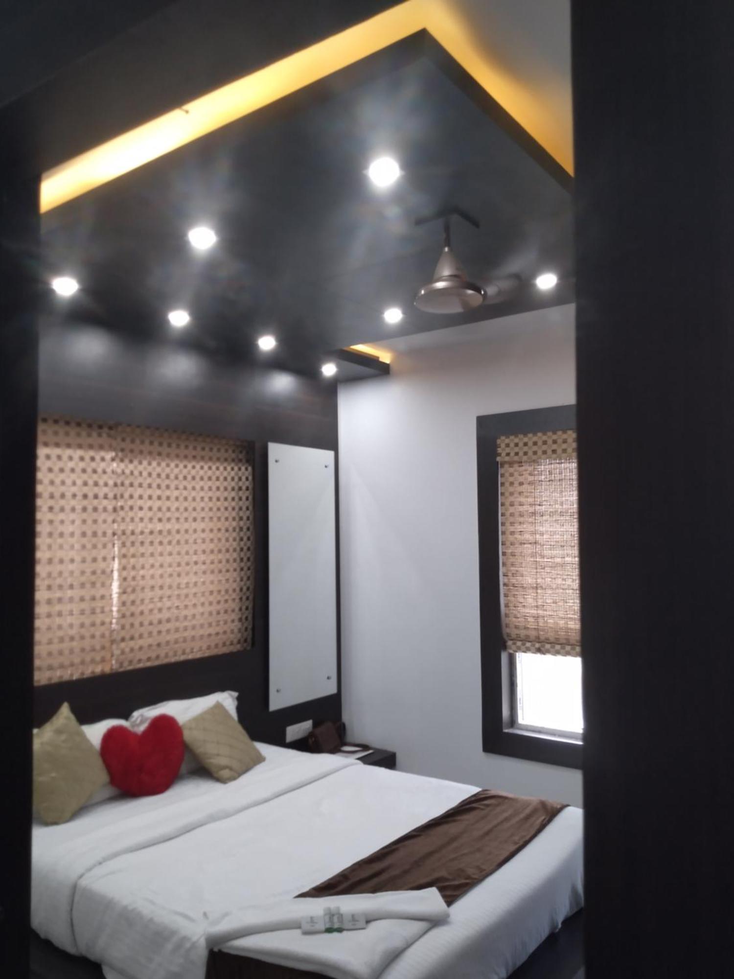 La Platina Premium Suites, Near Puri Sea Beach Buitenkant foto