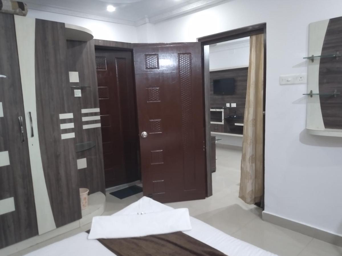 La Platina Premium Suites, Near Puri Sea Beach Buitenkant foto