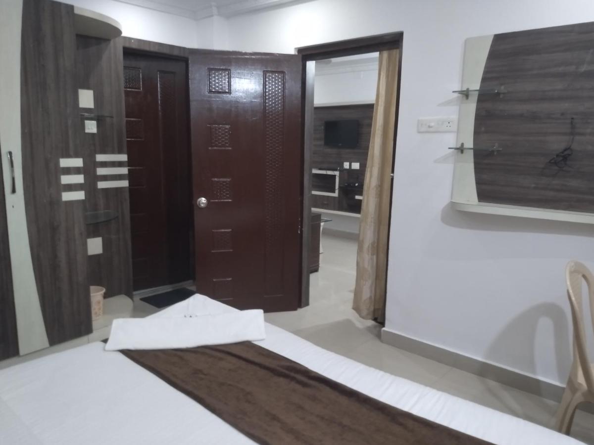 La Platina Premium Suites, Near Puri Sea Beach Buitenkant foto