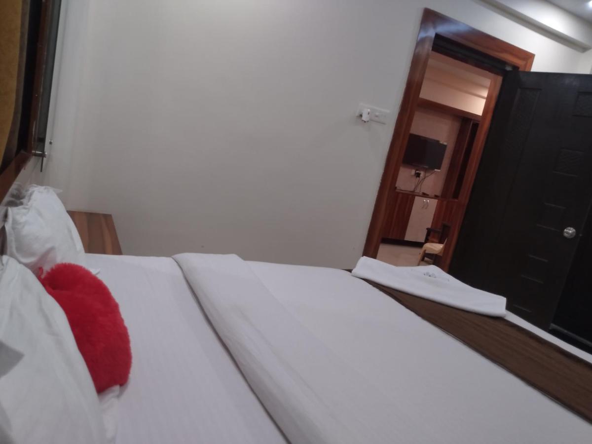 La Platina Premium Suites, Near Puri Sea Beach Buitenkant foto