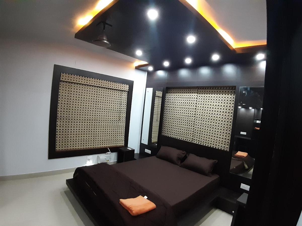 La Platina Premium Suites, Near Puri Sea Beach Buitenkant foto